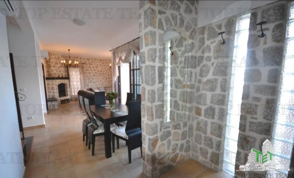 Villa en Venta en Kotor, Montenegro - foto 8