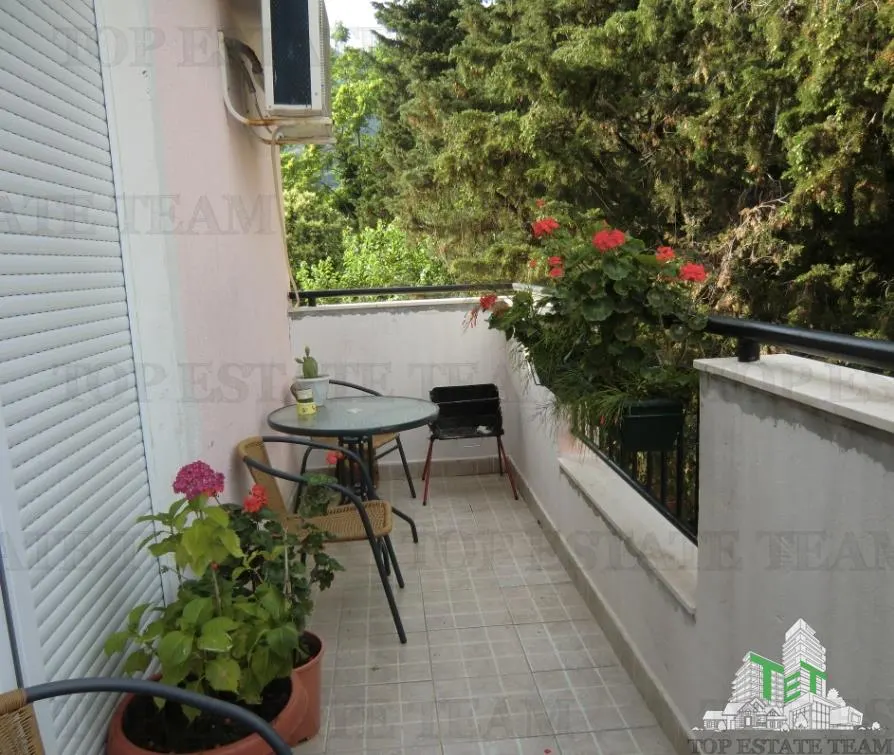 Apartment for Sale in Herceg-Novi, Montenegro - foto 1
