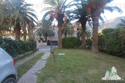 Villa en Venta en Kotor, Montenegro - foto 2