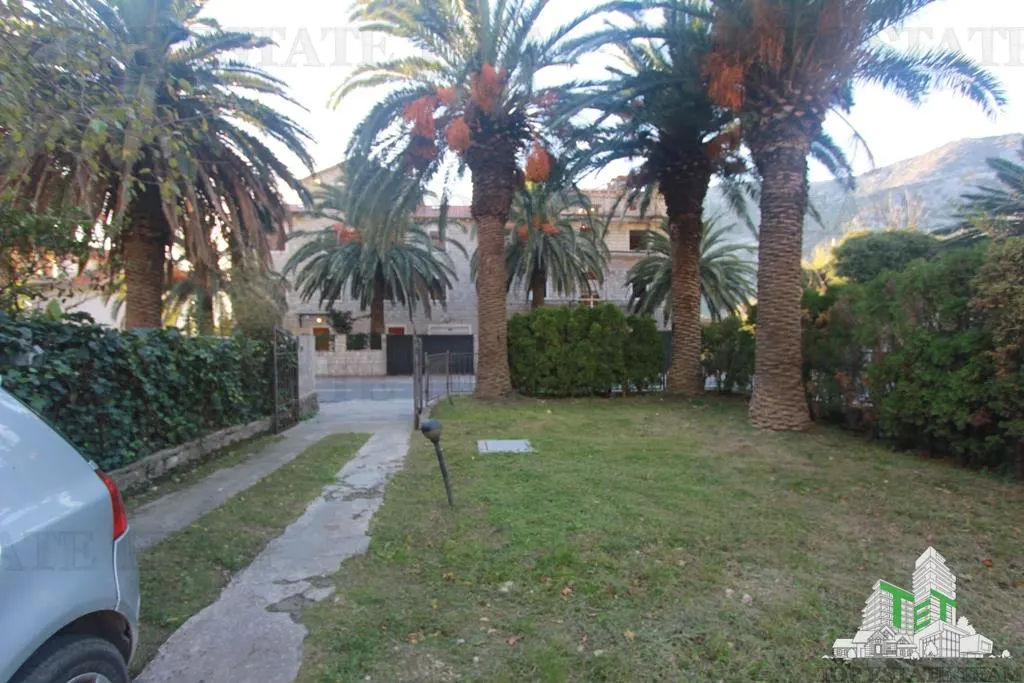 Villa en Venta en Kotor, Montenegro - foto 2