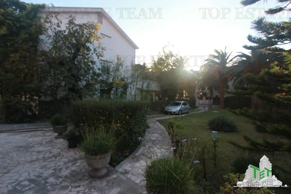 Villa en Venta en Kotor, Montenegro - foto 11