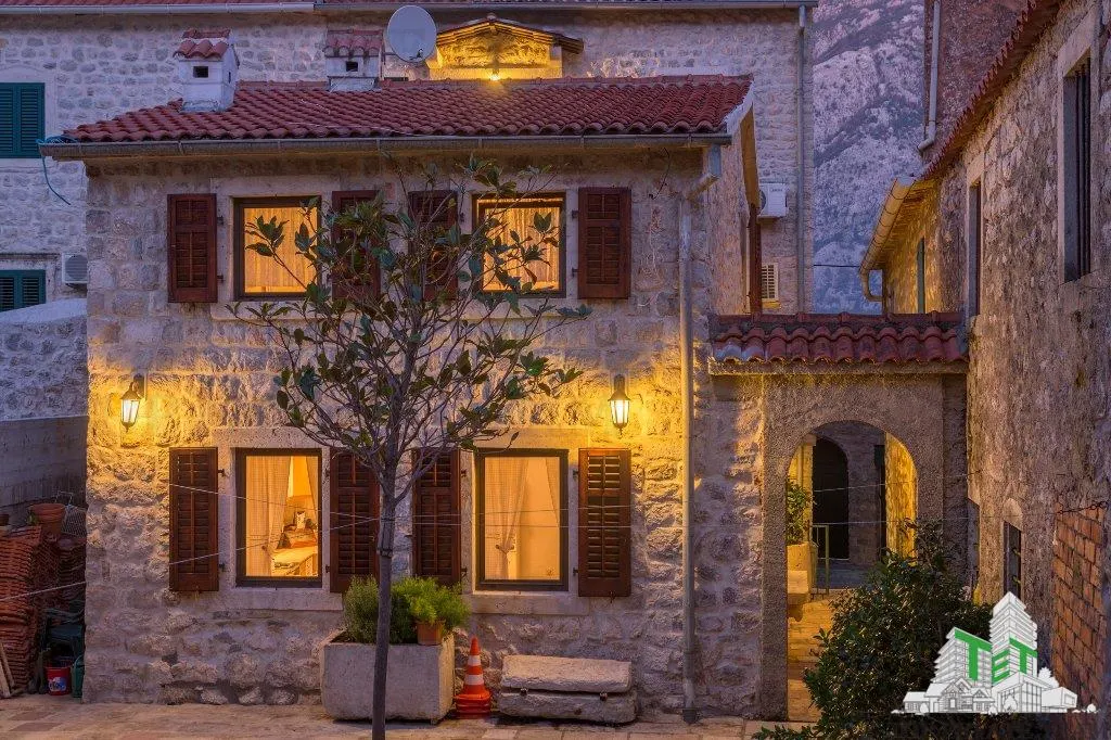 Villa for Sale in Kotor, Montenegro - foto 3