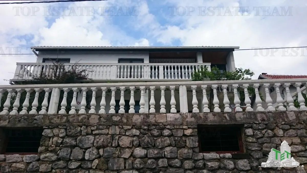 Villa en Venta en Bar, Montenegro - foto 1