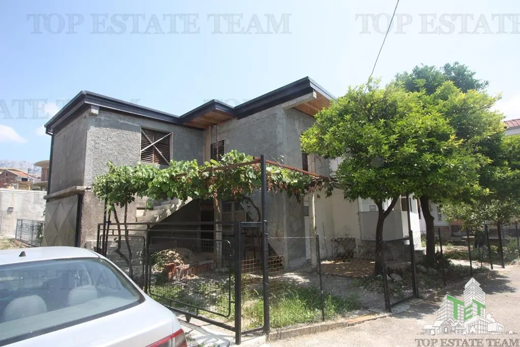 Villa en Venta en Bar, Montenegro - foto 1