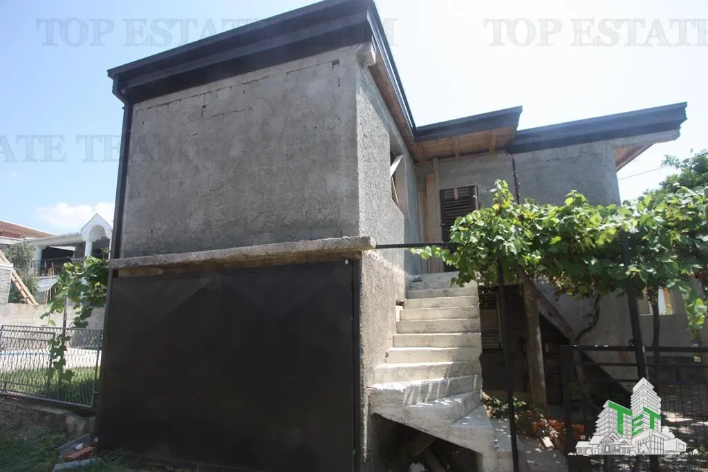 Villa en Venta en Bar, Montenegro - foto 2