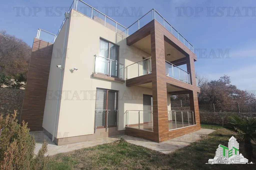 Villa en Venta en Bar, Montenegro - foto 1