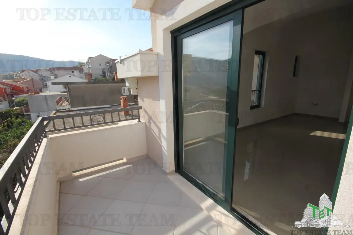 Apartamento en Venta en Herceg-Novi, Montenegro - foto 1