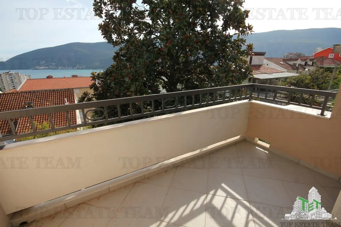 Apartamento en Venta en Herceg-Novi, Montenegro - foto 2