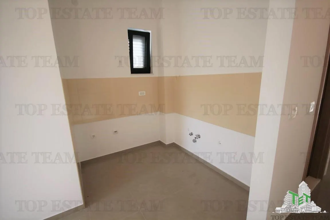 Apartamento en Venta en Herceg-Novi, Montenegro - foto 3
