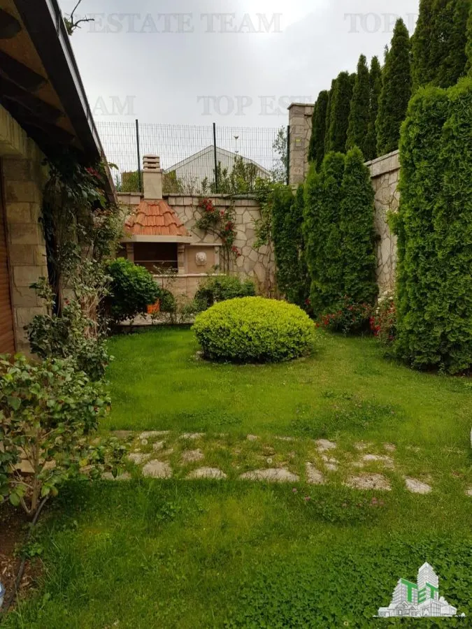 Villa en Venta en Budva, Montenegro - foto 2