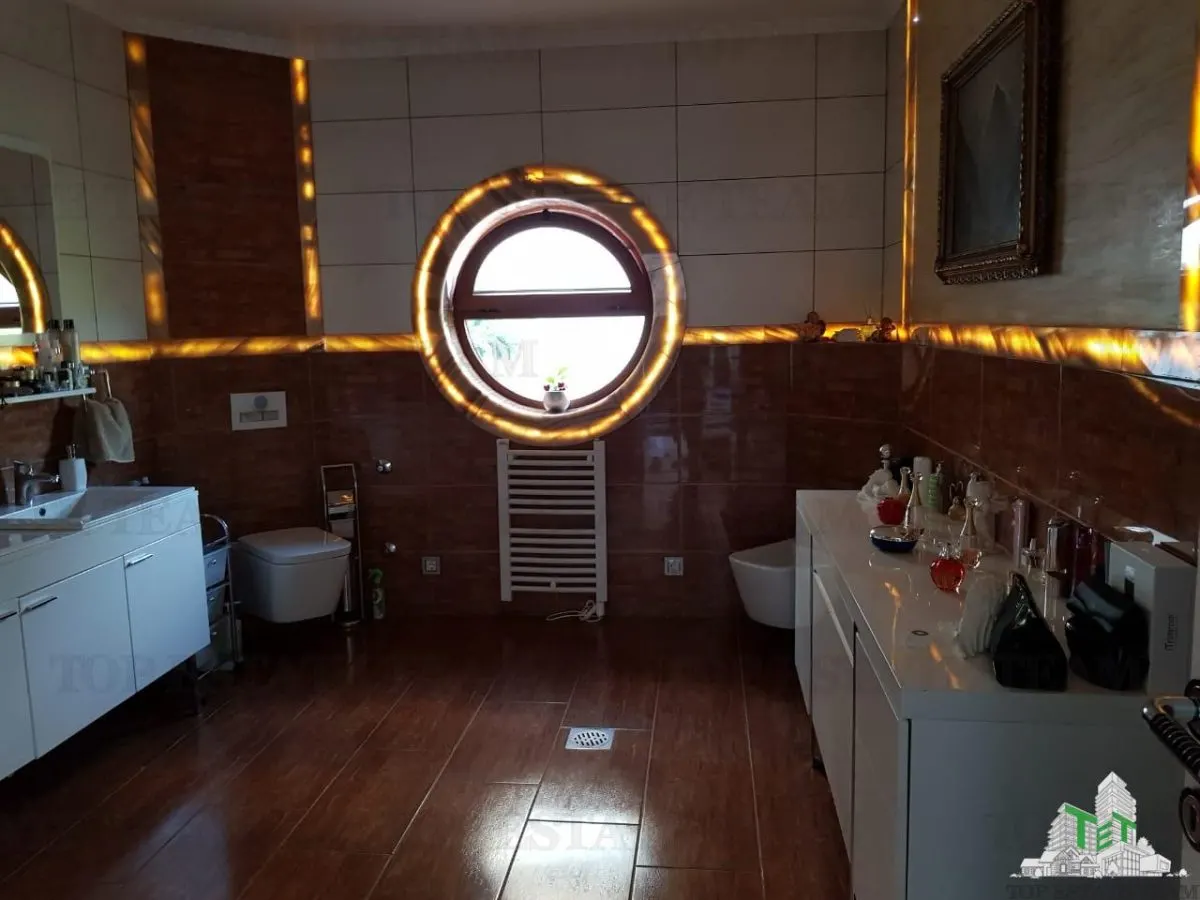 Villa en Venta en Budva, Montenegro - foto 11