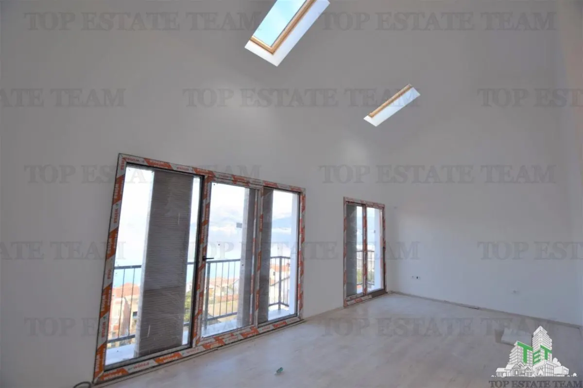 Apartamento en Venta en Tivat, Montenegro - foto 2