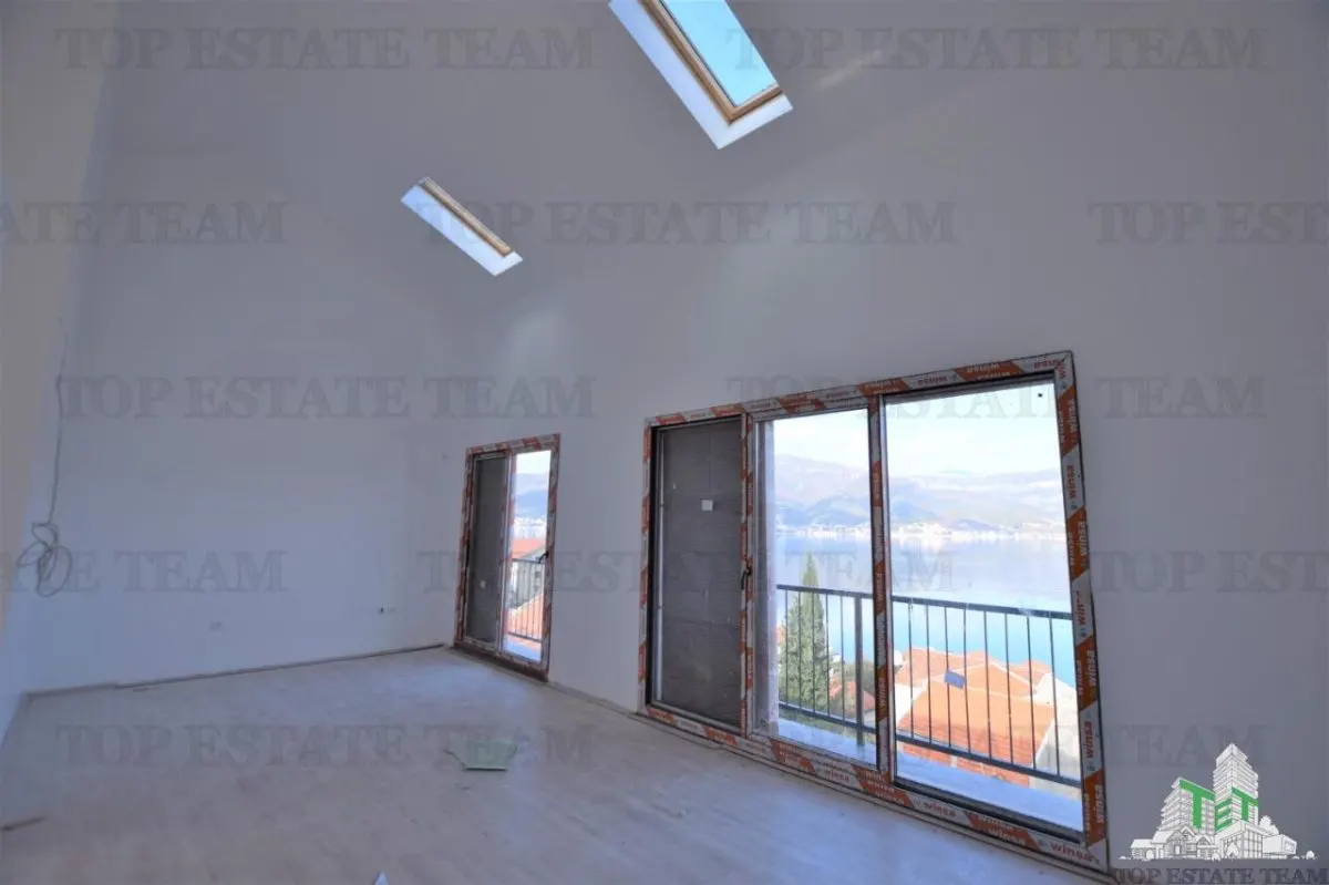 Apartamento en Venta en Tivat, Montenegro - foto 3
