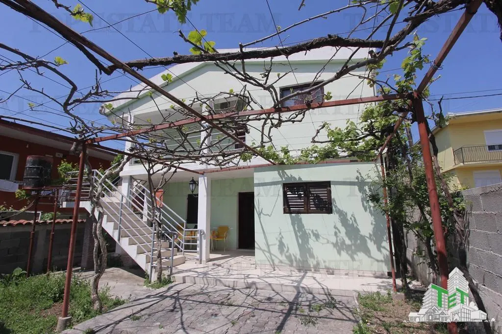 Villa en Venta en Bar, Montenegro - foto 1