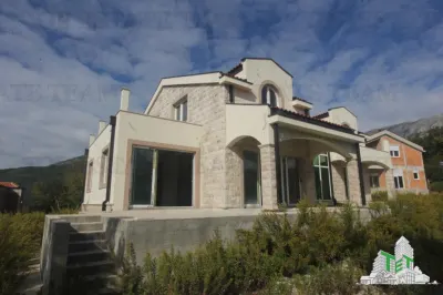 Villa for Sale in Herceg-Novi, Montenegro - foto 7
