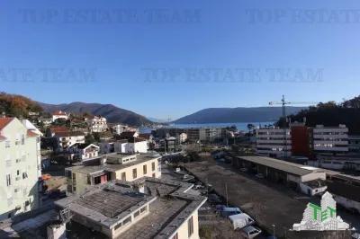 Apartamento en Venta en Herceg-Novi, Montenegro - foto 2