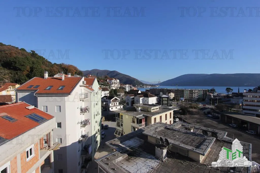 Apartamento en Venta en Herceg-Novi, Montenegro - foto 3