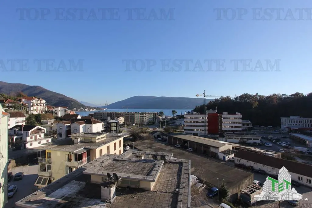 Apartamento en Venta en Herceg-Novi, Montenegro - foto 4