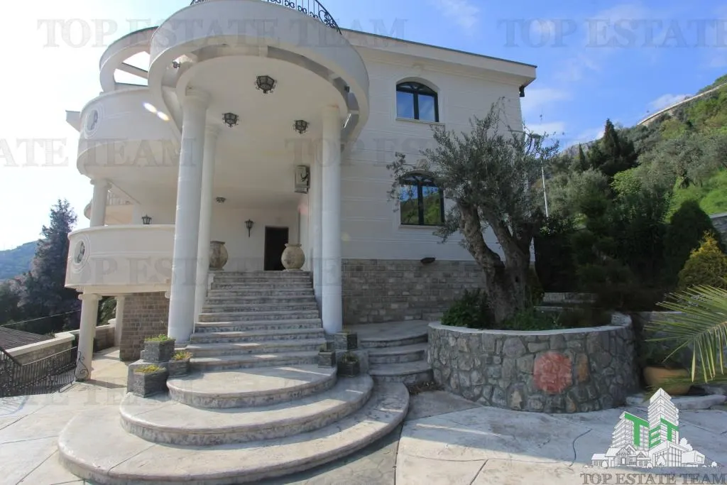 Villa en Venta en Budva, Montenegro - foto 1