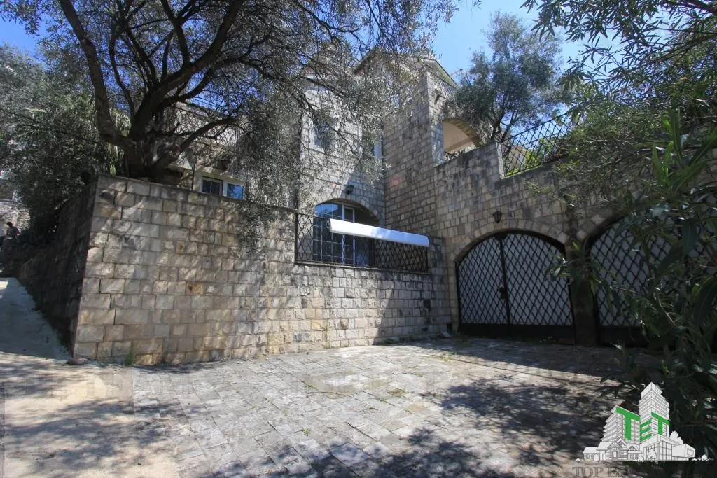 Villa en Venta en Budva, Montenegro - foto 2