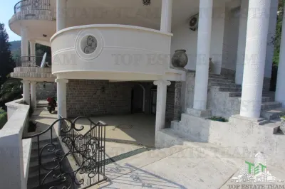 Villa en Venta en Budva, Montenegro - foto 7