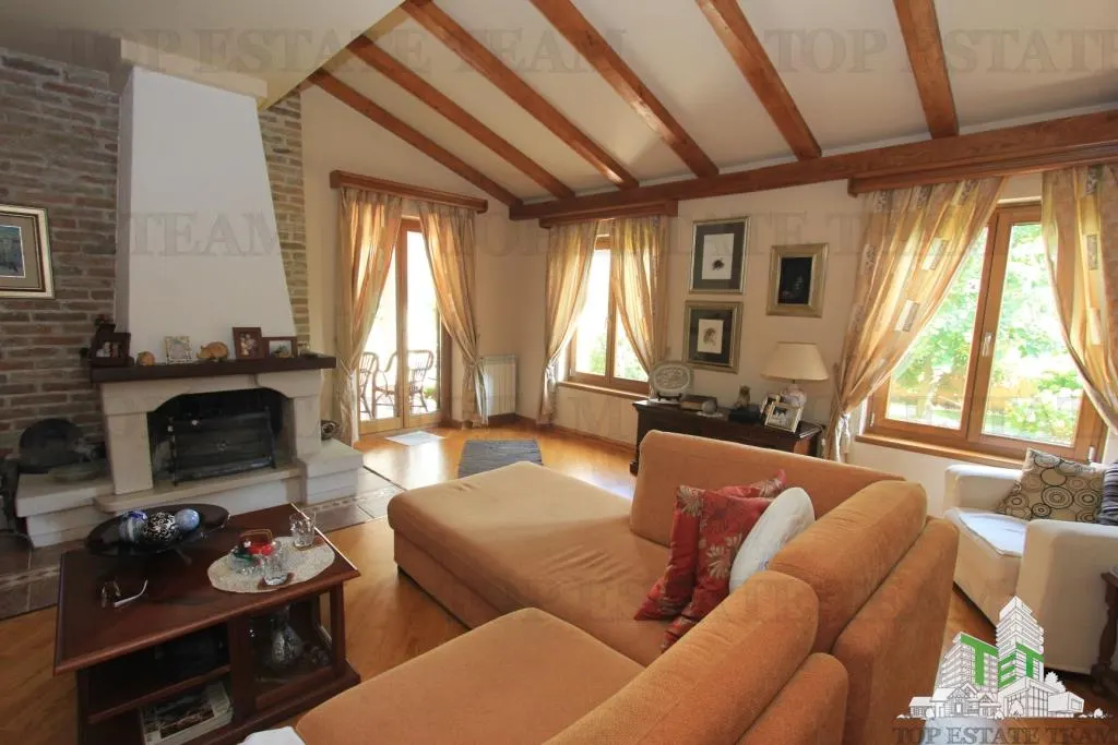 Villa en Venta en Kotor, Montenegro - foto 2