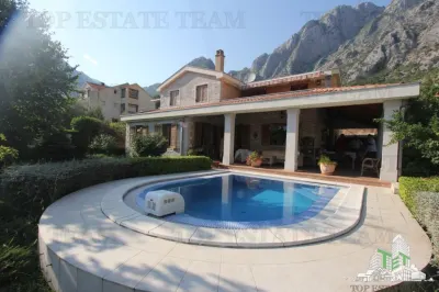 Villa en Venta en Kotor, Montenegro - foto 14