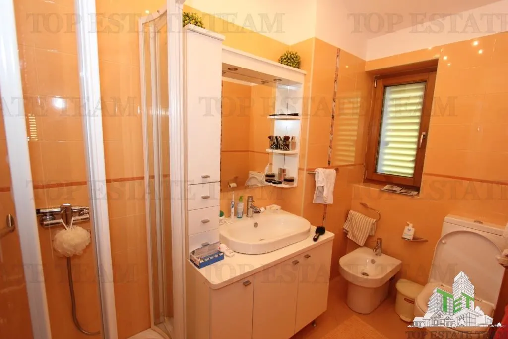 Villa en Venta en Kotor, Montenegro - foto 5