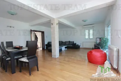Villa en Venta en Kotor, Montenegro - foto 9