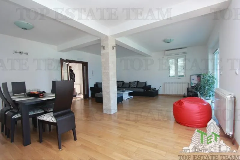 Villa en Venta en Kotor, Montenegro - foto 9