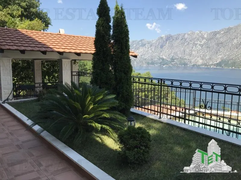Villa for Sale in Kotor, Montenegro - foto 1