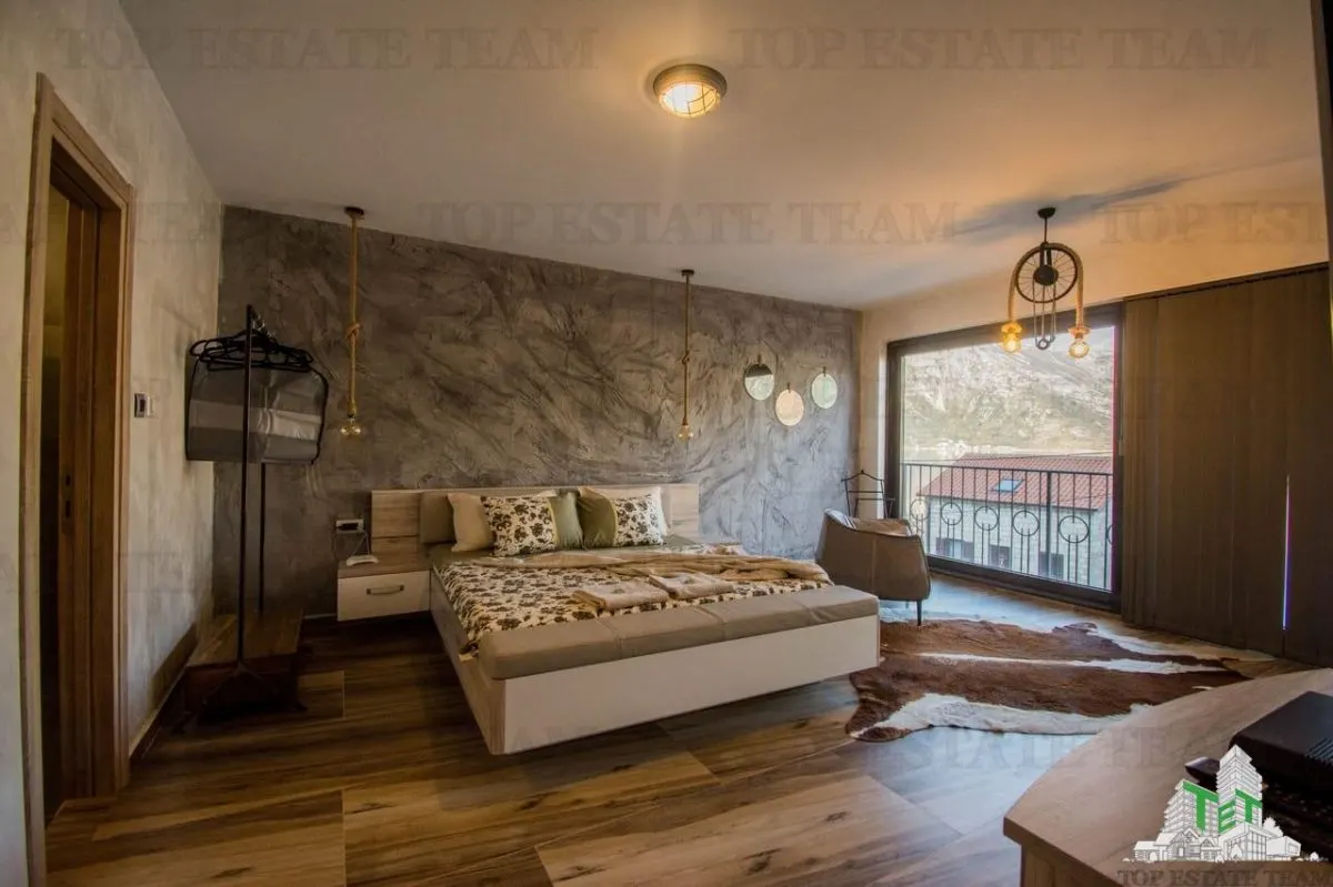 Villa en Venta en Kotor, Montenegro - foto 11