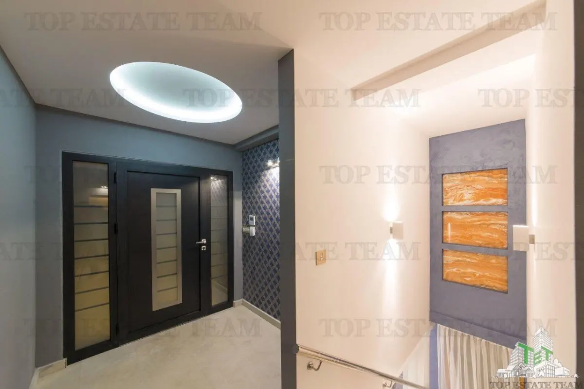 Villa en Venta en Tivat, Montenegro - foto 4