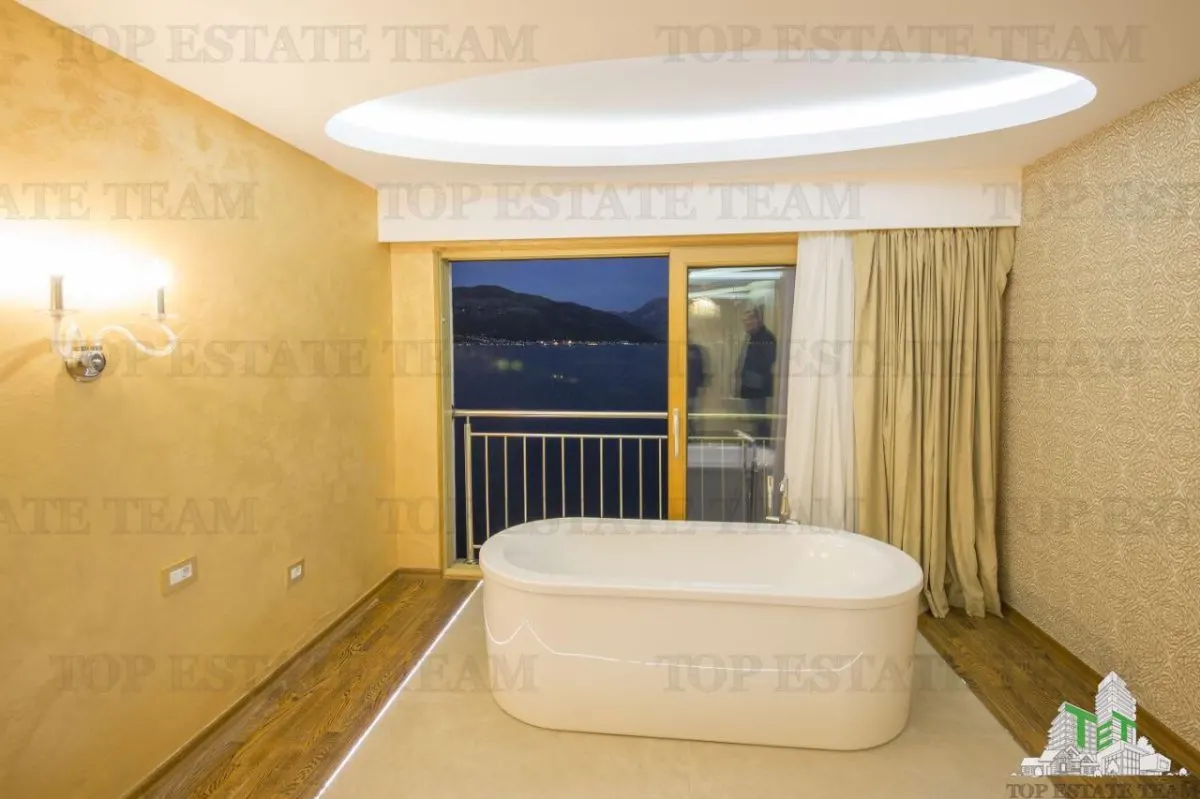 Villa en Venta en Tivat, Montenegro - foto 6