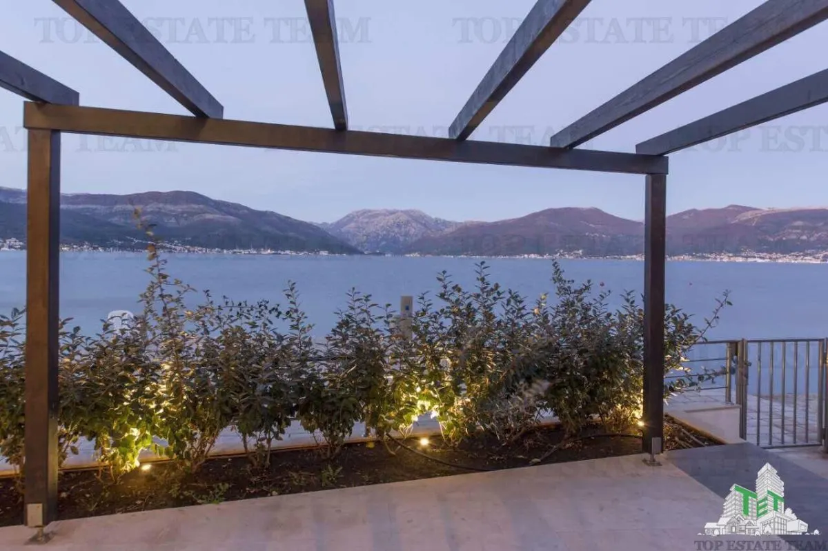 Villa en Venta en Tivat, Montenegro - foto 8