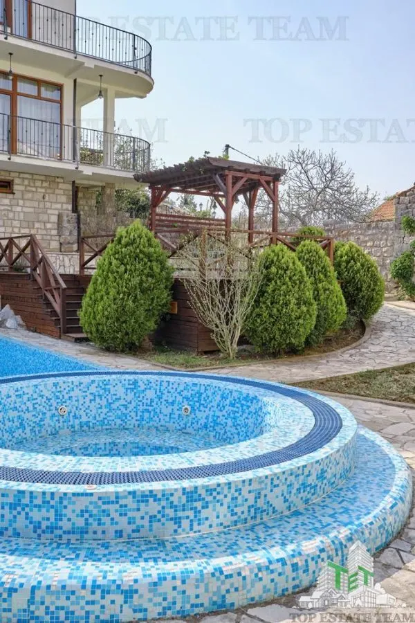 Villa for Sale in Kotor, Montenegro - foto 2