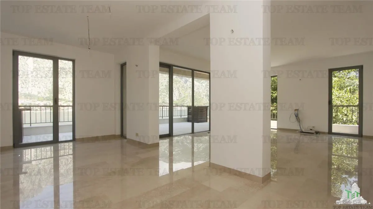 Villa for Sale in Kotor, Montenegro - foto 12