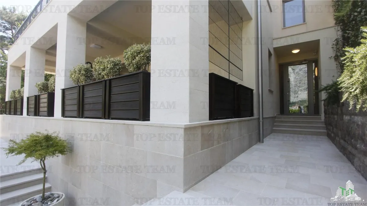 Villa for Sale in Kotor, Montenegro - foto 3