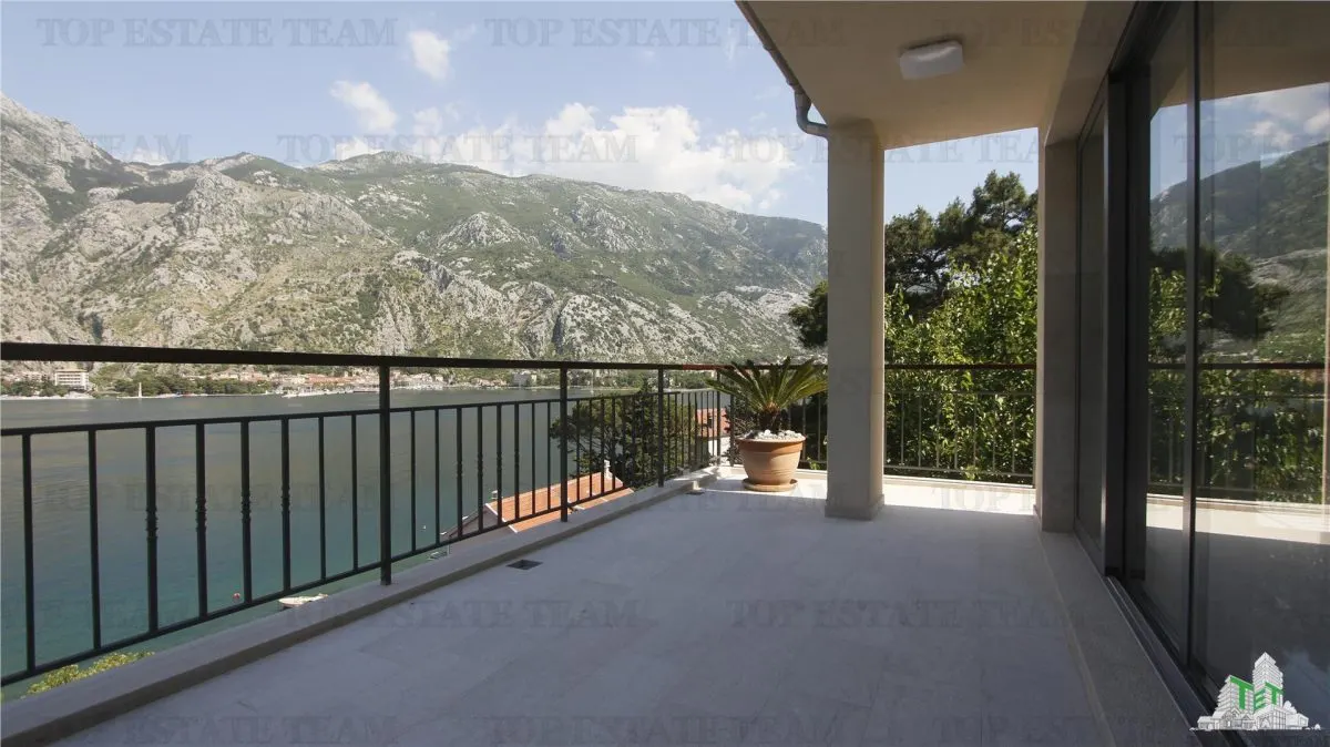 Villa for Sale in Kotor, Montenegro - foto 21