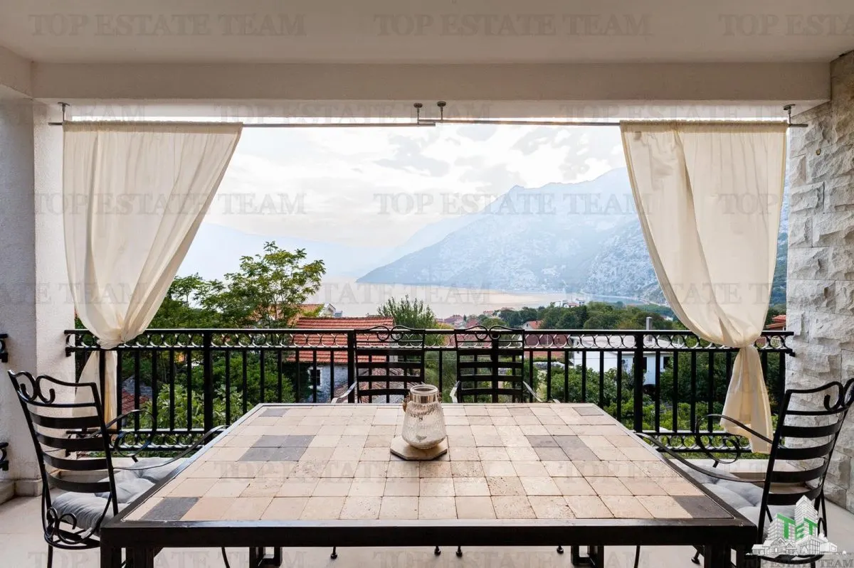 Apartment for Sale in Kotor, Montenegro - foto 1
