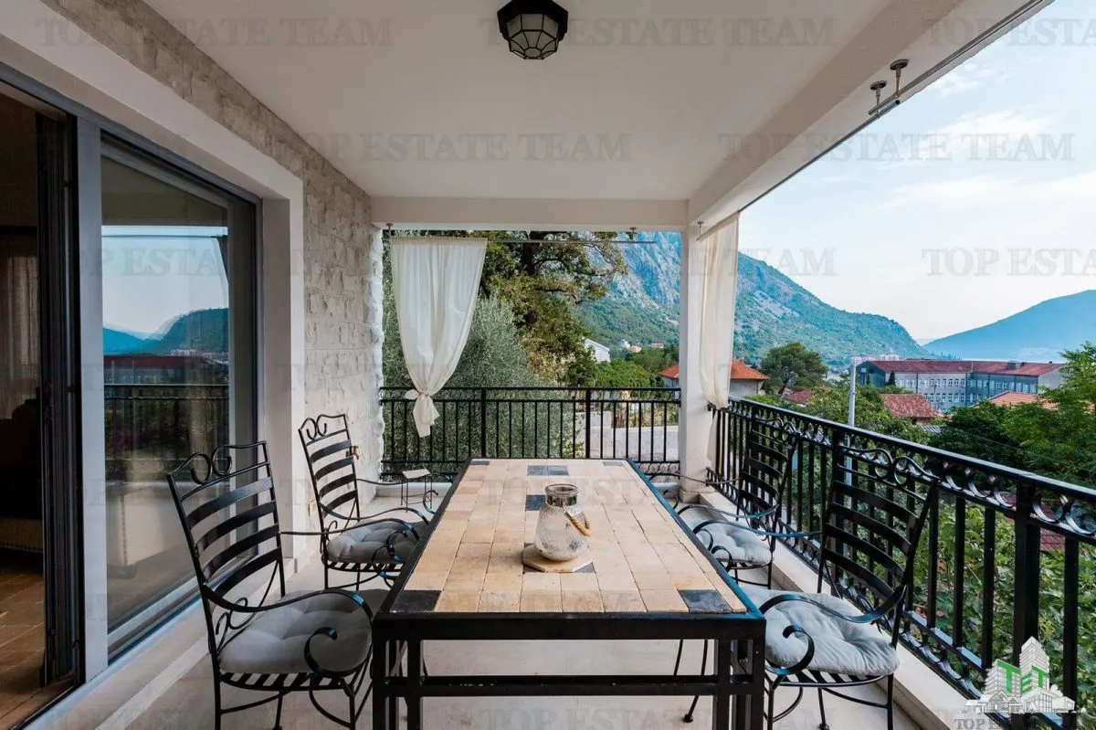 Apartment for Sale in Kotor, Montenegro - foto 2