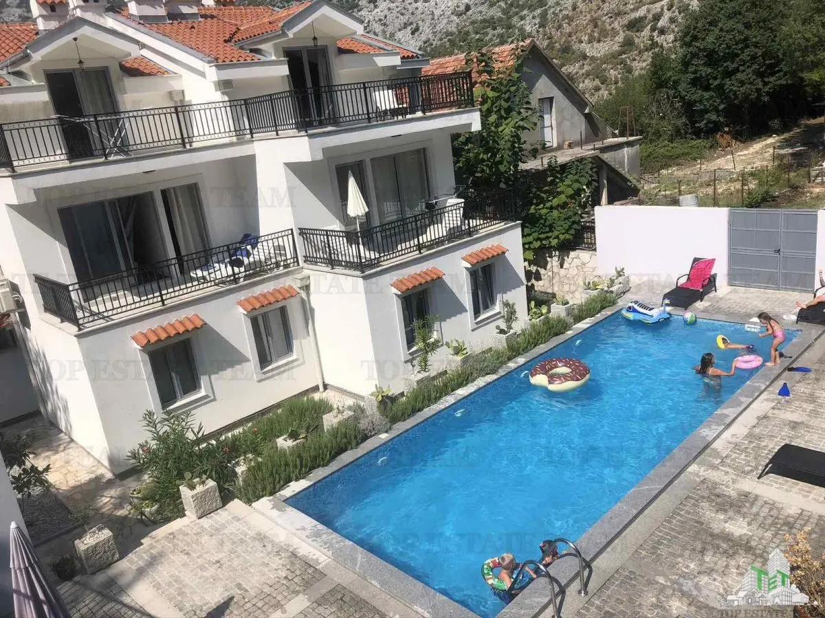 Apartment for Sale in Kotor, Montenegro - foto 11
