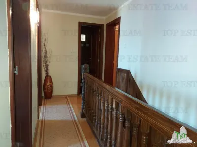 Villa for Sale in Tivat, Montenegro - foto 8