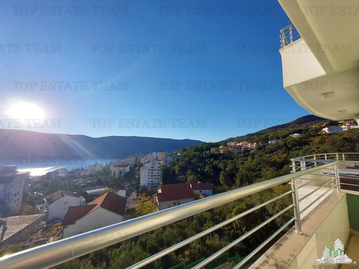 Apartment for Sale in Herceg-Novi, Montenegro - foto 1