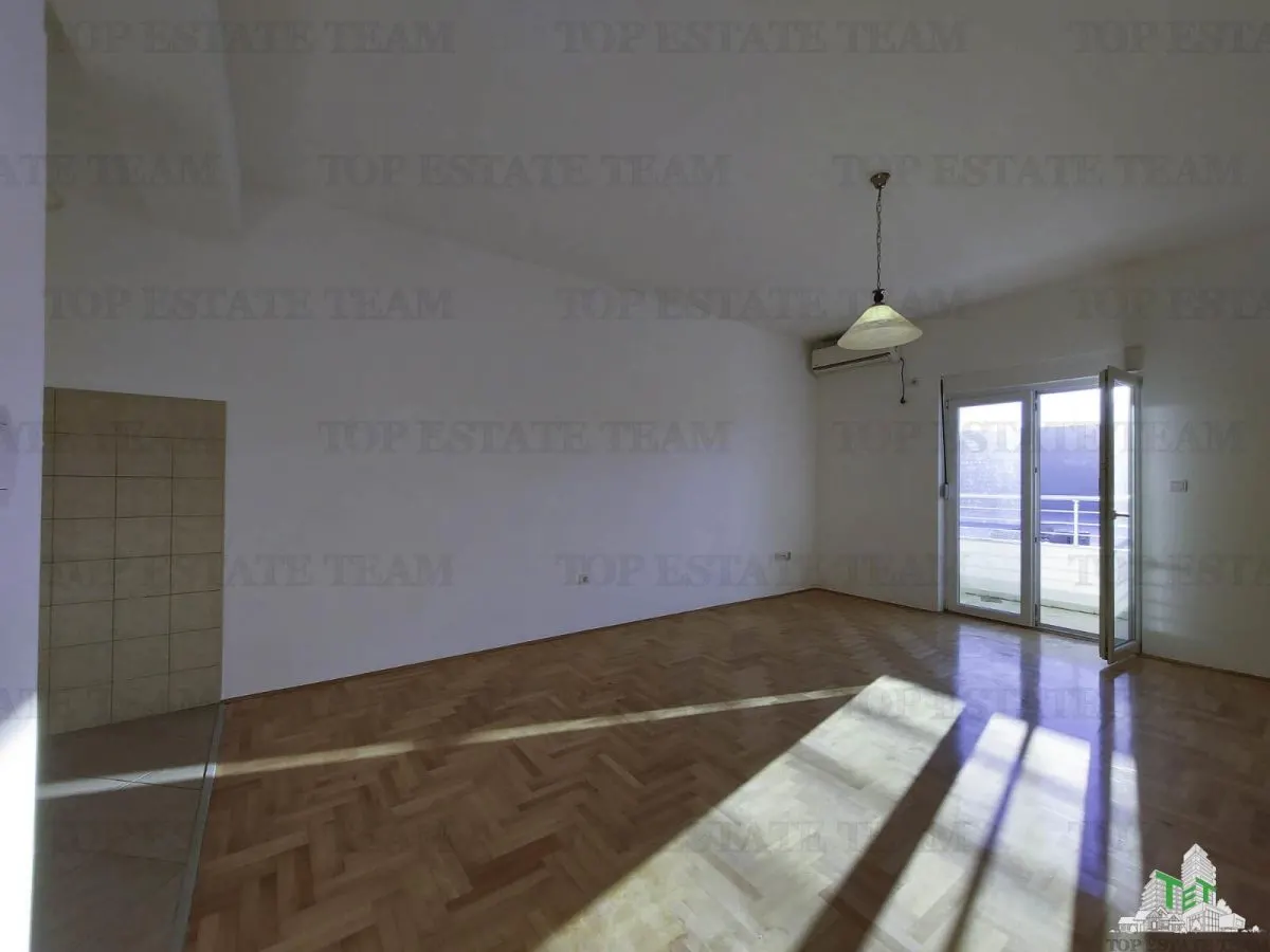 Apartment for Sale in Herceg-Novi, Montenegro - foto 2