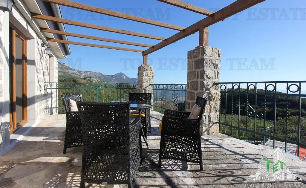 Villa en Venta en Budva, Montenegro - foto 1