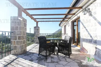 Villa en Venta en Budva, Montenegro - foto 2