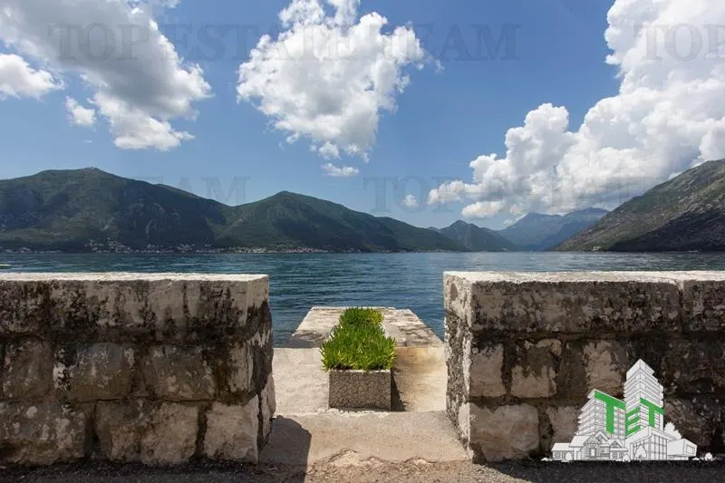 Villa for Sale in Kotor, Montenegro - foto 1