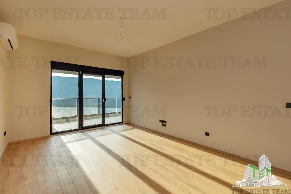 Apartment for Sale in Herceg-Novi, Montenegro - foto 2