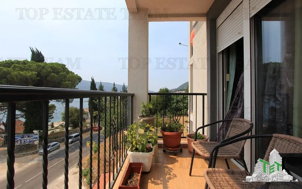 Apartment for Sale in Herceg-Novi, Montenegro - foto 1